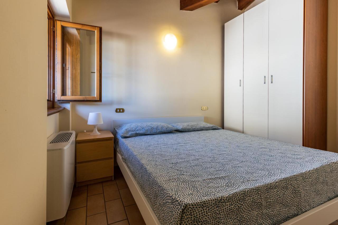 Il Casale Lonato - By Host4U Aparthotel Bagian luar foto
